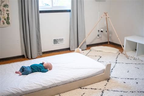 Где лучше спать на полу или на кровати?